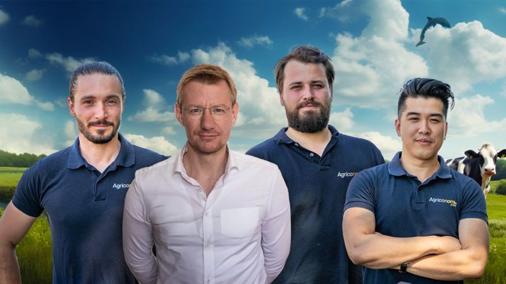 Philipp Kreibohm (en blanc), entouré des fondateurs d’Agriconomie : Paolin Pascot, Clément Le Fournis et Dinh Nguyen.