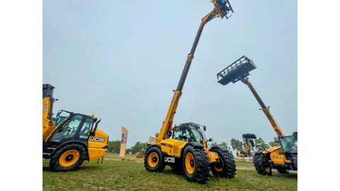 JCB : Près de 10 m de hauteur de levage pour le télescopique 542-100 Agri JCB : Près de 10 m de hauteur de levage pour le télescopique 542-100 Agri