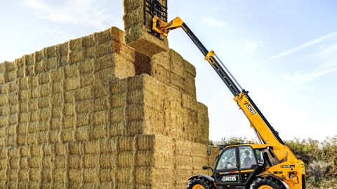 JCB : Près de 10 m de hauteur de levage pour le télescopique 542-100 Agri