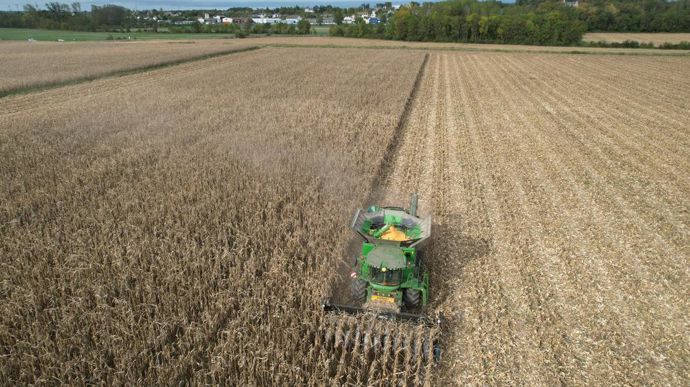 Récolte de maïs grains en Indre-et-Loire.