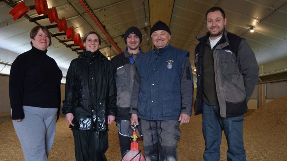 « L’objectif est que chacun se sente bien dans son poste » (de gauche à droite : Emilie Allinant, Marine Chesneau, Ludovic Chassaing, Alain et Florent Allinant). © Anne Mabire