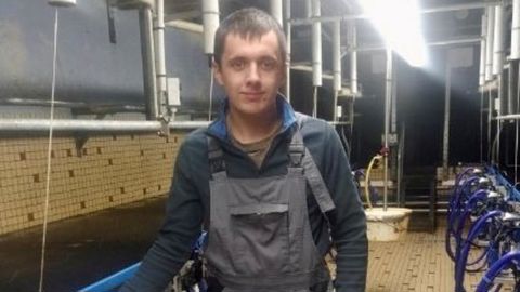 Fils d’éleveurs, Maël Kerebel assurera son remplacement à Noël : « j’ai toujours vu mes parents travailler les jours fériés ». © Exploitation Kerebel Fils d’éleveurs, Maël Kerebel assurera son remplacement à Noël : « j’ai toujours vu mes parents travailler les jours fériés ». © Exploitation Kerebel