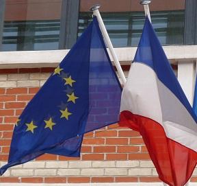 Drapeaux européen et français