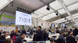 Les éleveurs se rendent à la vente aux enchères de la neuvième édition des Journées limousines Or Rouge pour faire de la publicité à leurs élevages. Les éleveurs se rendent à la vente aux enchères de la neuvième édition des Journées limousines Or Rouge pour faire de la publicité à leurs élevages.