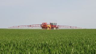 La stratégie sera dévoilée à l’issue de la période de consultation, au début de 2024. Un point de rendez-vous sera également programmé à mi-parcours, en 2027, pour permettre d’ajuster si besoin les leviers à mettre en œuvre pour l’atteinte des objectifs de la stratégie.