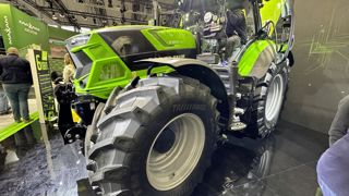 La nouvelle série 6 TTV de Deutz-Fahr se décline en 5 modèles à 4 et 6 cylindres. La nouvelle série 6 TTV de Deutz-Fahr se décline en 5 modèles à 4 et 6 cylindres.