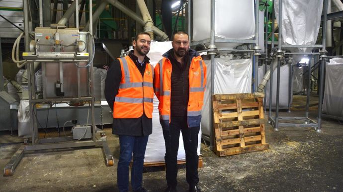 Morgan Kerjean, directeur de Demograins (à g.) et Jean-Marc Flagey, directeur de Chantegrains, mardi 14 novembre à Lupsault (Charente).