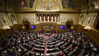 Le Sénat examine le texte du projet de loi de finances de la sécurité sociale jusqu'à la fin du mois de novembre. Le Sénat examine le texte du projet de loi de finances de la sécurité sociale jusqu'à la fin du mois de novembre.