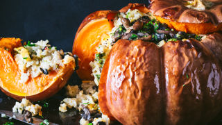 Recette de courge farcie aux champignons et reblochon. Recette de courge farcie aux champignons et reblochon.