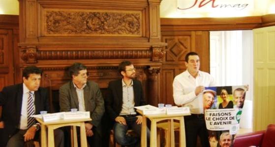 François Thabuis, président de Jeunes Agriculteurs, a dévoilé l’affiche de campagne de campagne de la Fnsea et de JA. Avec Xavier Beulin et Dominique Barrau, président et secrétaire général de la Fnsea et Gael Gautier, secrétaire général de JA, ils proposent aux agriculteurs de faire de choix l’avenir en votant pour les listes communes présentées par les deux syndicats.