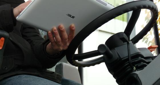 Tablettes tactiles et tracteurs.