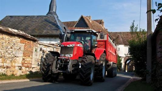 Massey Ferguson 7600 au transport