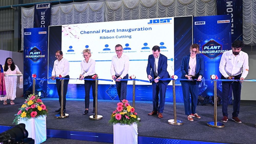 De g. à d.: Pradeep Gorur Sheshagiri, DG de JOST India ; Waltraud Matzenberger, présidente Jost Asie ; Joachim Dürr, PDG JOST Werke SE ; Oliver Gantzert, directeur financier JOST Werke SE et Yenny Fredriksson, DG de Quicke.