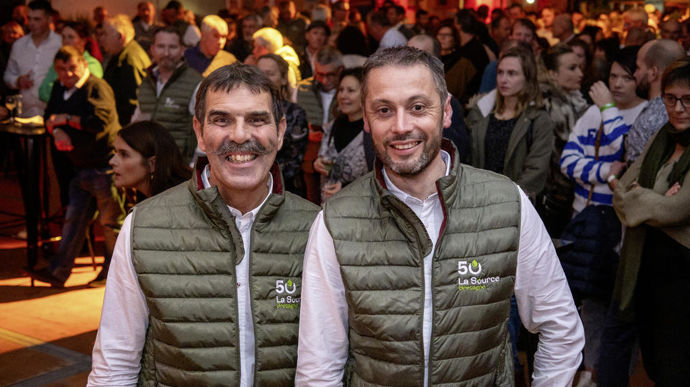 Loïc Morisseau (à g.), président de la Source Bretagne, cédera l'entreprise en 2025 à Régis Cann (à dr.), actuel directeur général, ainsi qu'à son fils Antoine Morisseau.