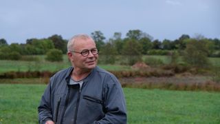 « Après 25 ans d’agriculture conventionnelle, nous avons réappris le métier en investissant dans la matière grise. » Le 19 octobre, Luc et Fabienne Friconneau, de l'EARL La Pierre Plate, en Vendée, accueillaient sur leur ferme le Civam-Grapea de Vendée pour une journée consacrée à la prairie céréalière.