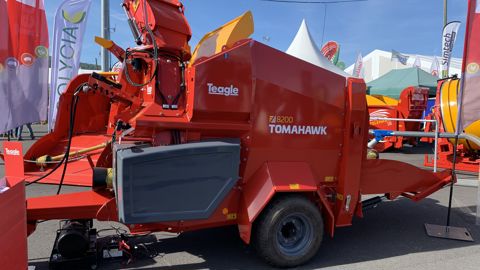 La série 8200 de pailleuses distributrices ou broyeuses Teagle débarque La série 8200 de pailleuses distributrices ou broyeuses Teagle débarque