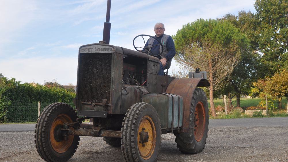 Fabriqué à Lyon, ce Rochet-Schneider 420 TA constitue une perle rare. A son volant, nous retrouvons Francis Billat qui a fait revivre ce tracteur de famille. 