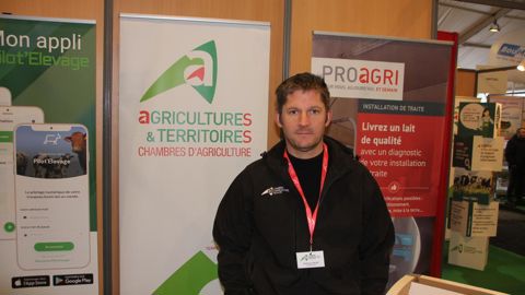 « L’éleveur doit en priorité privilégier la ventilation naturelle et protéger les vaches des rayonnements solaires excessifs », explique Guillaume Cailler, conseiller à la chambre d’agriculture des Pays de la Loire.