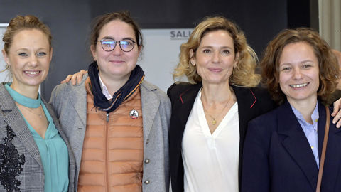 De gauche à droite, Laurine Coquillon, de Fagoo bestiaux, Anne-Flore Martignon, de Martignon SAS, Diane Gouffrant, animatrice, et Laurie Albien de la DGER, lors du congrès de la FC2A, le 23 novembre, à Orléans (Loiret).