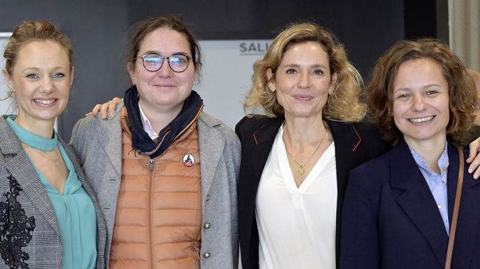 De gauche à droite, Laurine Coquillon, de Fagoo bestiaux, Anne-Flore Martignon, de Martignon SAS, Diane Gouffrant, animatrice, et Laurie Albien de la DGER, lors du congrès de la FC2A, le 23 novembre, à Orléans (Loiret).