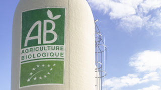 Les surfaces européennes consacrées à l'agriculture biologique représenteront 15 % de la SAU en 2031 et non 25 %, selon un rapport de la Commission européenne. Les surfaces européennes consacrées à l'agriculture biologique représenteront 15 % de la SAU en 2031 et non 25 %, selon un rapport de la Commission européenne.