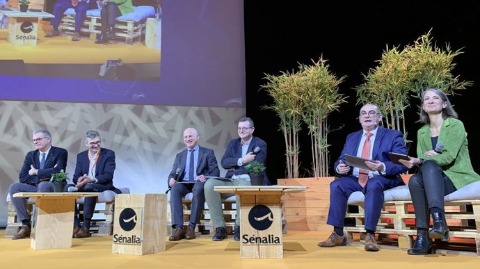 De gauche à droite, Luc Vermersch, président délégué de  Noriap et administrateur de Sénalia, Didier Verbeke, président de Sénalia Sica, Thomas Desjonquères, directeur logistique industrielle de Sénalia, Thierry Dupont, président, et Gilles Kindelberger, DG, ont annoncé la nouvelle orientation stratégique dans le domaine de la logistique, lors de la réunion d'information du groupe, vendredi 12 janvier à Paris.