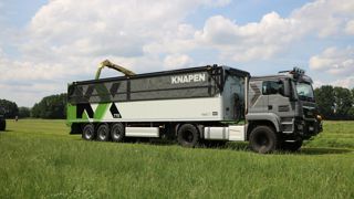 Les remorques KX 650 et KX 770 peuvent transporter respectivement 65 m³ et 77 m³. Les remorques KX 650 et KX 770 peuvent transporter respectivement 65 m³ et 77 m³.