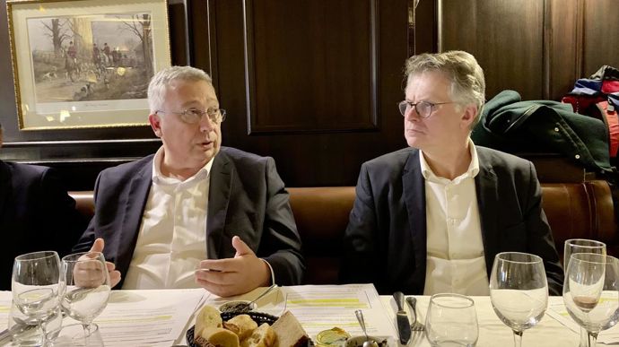 Éric Thirouin, président de l’AGPB, et Philippe Heusèle, secrétaire général, ont fait part à la presse, mercredi 17 janvier à Paris, de leur désaccord avec la feuille de route Ecophyto 2030 et de leur inquiétude vis-à-vis de la récolte de blé à venir.