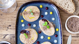 Sur la saison festive de 2023, les ventes de foie gras en grande distribution ont augmenté de 8,1 % en valeur. Sur la saison festive de 2023, les ventes de foie gras en grande distribution ont augmenté de 8,1 % en valeur.