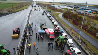 Les agriculteurs organisent des barrages filtrants au niveau de plusieurs péages de France, ici dans la Somme le 24 janvier 2024. Les agriculteurs organisent des barrages filtrants au niveau de plusieurs péages de France, ici dans la Somme le 24 janvier 2024.