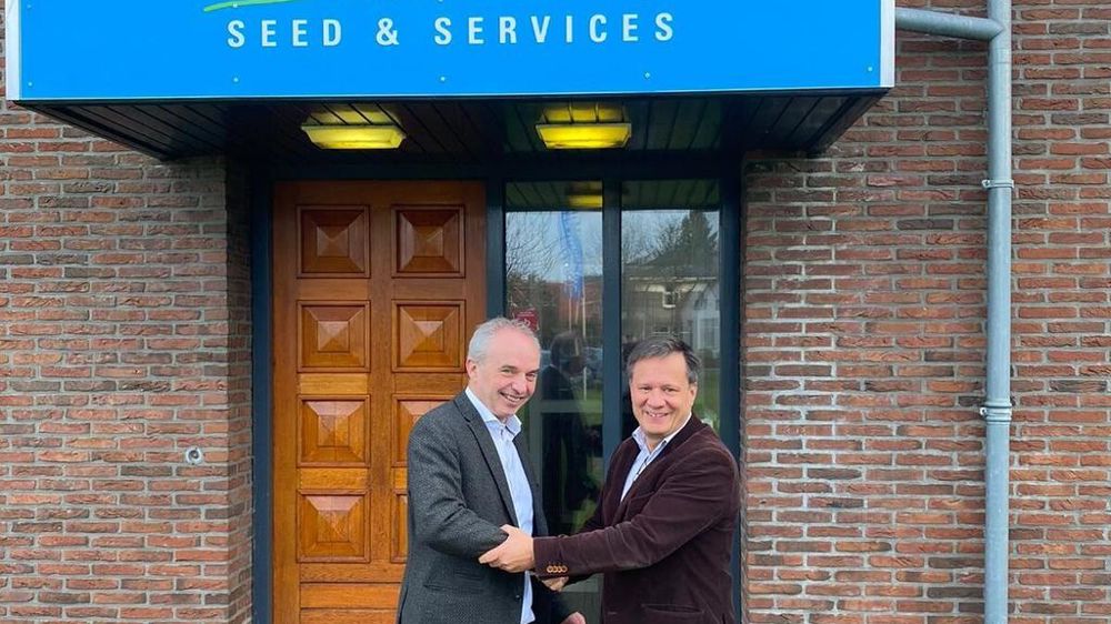 A droite, Luc Saint-Bonnet, directeur général de Cérience qui vient d'acquérir le semencier néerlandais Vandinter Semo, lequel reste dirigé par Bert-Jan van Dinter (à g.).