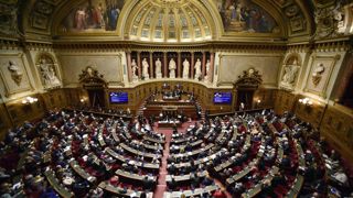 Le sénateur des Deux-Sèvres a déposé une proposition de loi visant à calculer les retraites des agriculteurs sur les 25 meilleures années de leur carrière. Le sénateur des Deux-Sèvres a déposé une proposition de loi visant à calculer les retraites des agriculteurs sur les 25 meilleures années de leur carrière.