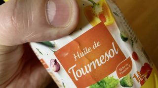 Dans des recettes visées par Foodwatch, l'huile de tournesol a été remplacée par l'huile de palme, au moins pendant les premiers temps de la guerre en Ukraine. Dans des recettes visées par Foodwatch, l'huile de tournesol a été remplacée par l'huile de palme, au moins pendant les premiers temps de la guerre en Ukraine.
