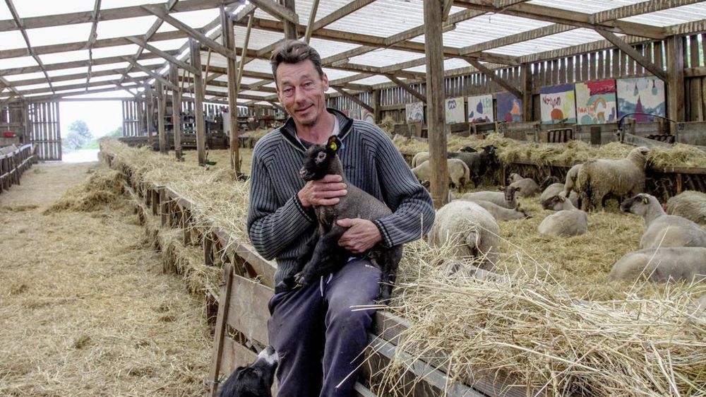 « Je n’agis pas que dans mon intérêt, mais aussi par passion, pour le maintien du pastoralisme dans les prés-salés, mes soutiens et ma famille », affirme François Cerbonney. « Je n’agis pas que dans mon intérêt, mais aussi par passion, pour le maintien du pastoralisme dans les prés-salés, mes soutiens et ma famille », affirme François Cerbonney.
