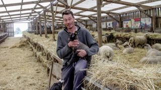 « Je n’agis pas que dans mon intérêt, mais aussi par passion, pour le maintien du pastoralisme dans les prés-salés, mes soutiens et ma famille », affirme François Cerbonney. « Je n’agis pas que dans mon intérêt, mais aussi par passion, pour le maintien du pastoralisme dans les prés-salés, mes soutiens et ma famille », affirme François Cerbonney.