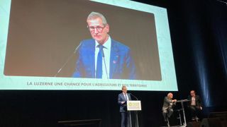 Lors du troisième symposium sur la luzerne qui a eu lieu à Châlons-en-Champagne (Marne), le 8 février 2024, Eric Masset, président de La Coopération Agricole luzerne de France, a démontré que la filière de la luzerne était au rendez-vous des grands défis du monde agricole. Lors du troisième symposium sur la luzerne qui a eu lieu à Châlons-en-Champagne (Marne), le 8 février 2024, Eric Masset, président de La Coopération Agricole luzerne de France, a démontré que la filière de la luzerne était au rendez-vous des grands défis du monde agricole.