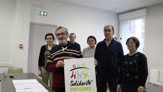 Paul Renault, président de Solidarité Paysans Bretagne en compagnie de bénévoles et des salariées de l’association.