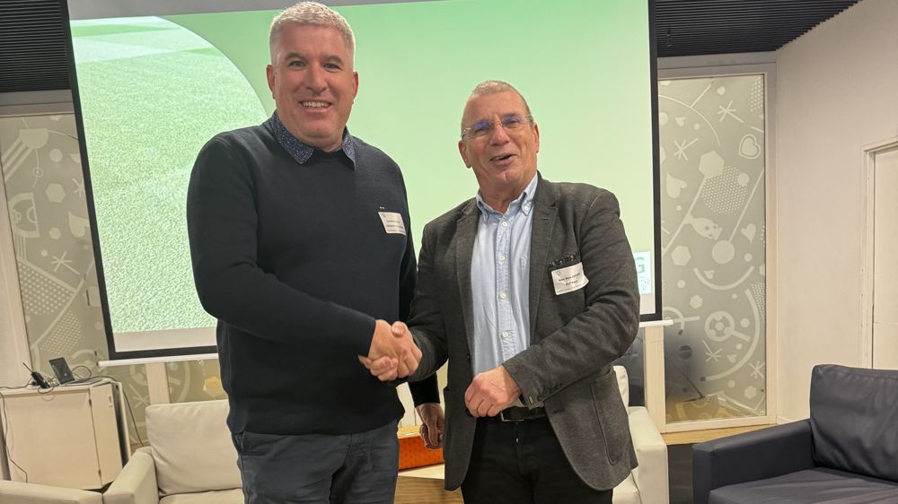 De gauche à droite, Luc Bourigault, le nouveau président de la SFG avec Jean-Marc Lecourt lors de la dernière assemblée générale de l'association.