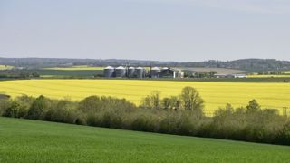 Les coopératives agricoles prennent en main les problèmes de transmission de foncier. Les coopératives agricoles prennent en main les problèmes de transmission de foncier.