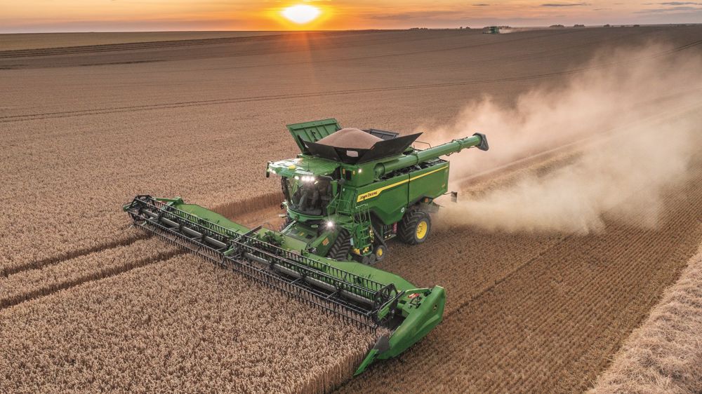 Les moissonneuses-batteuses S7 proposent des fonctions d’automatisation des réglages selon cinq paramètres de récolte en fonction des seuils définis de perte de grain, d’impuretés et de grains cassés. Les moissonneuses-batteuses S7 proposent des fonctions d’automatisation des réglages selon cinq paramètres de récolte en fonction des seuils définis de perte de grain, d’impuretés et de grains cassés.