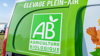 Le gouvernement porte le nouveau fonds d’urgence destiné à aider les agriculteurs certifiés en bio et en difficulté, à 90 millions d’euros. Le gouvernement porte le nouveau fonds d’urgence destiné à aider les agriculteurs certifiés en bio et en difficulté, à 90 millions d’euros.