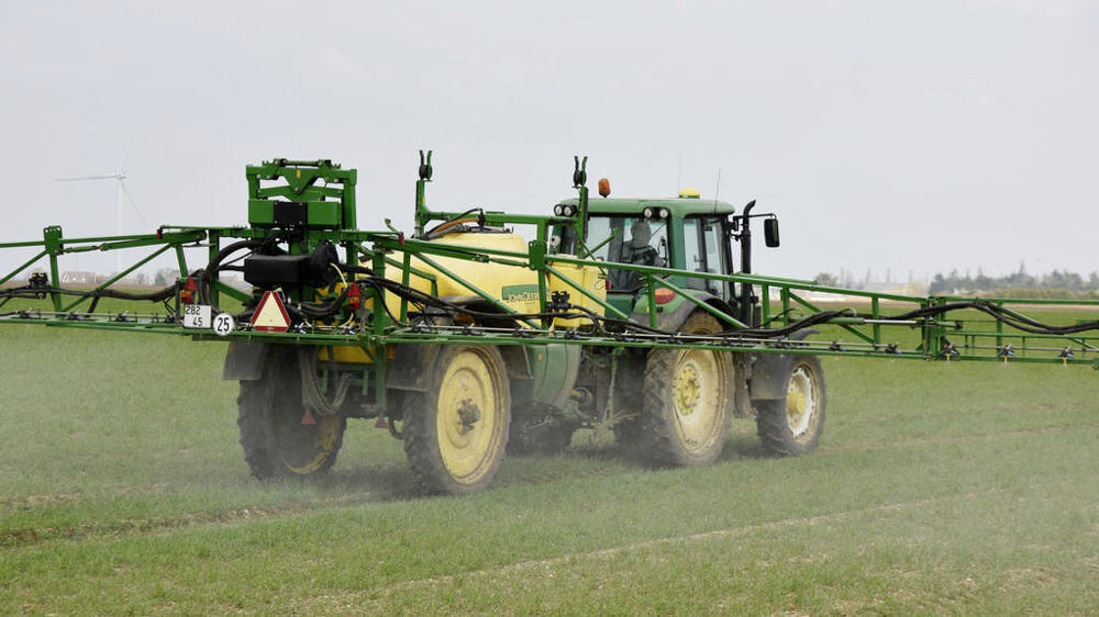 Le Conseil d’État a annule le décret du 23 mars 2022 précisant les délais  sur l’interdiction de production, de stockage et de circulation de pesticides interdits en France.