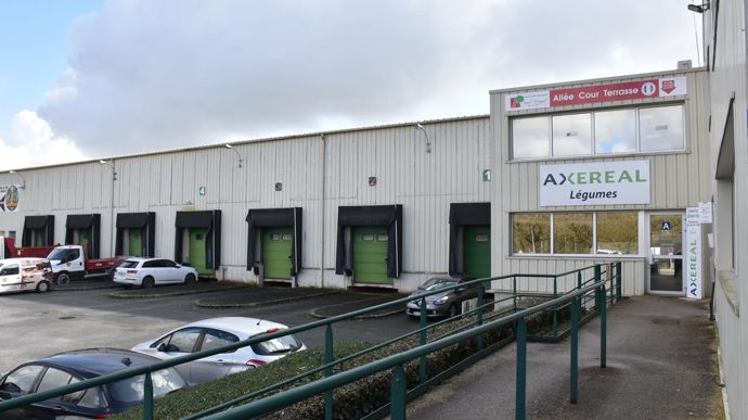 Basée à La Chaussée-Saint-Victor (Loir-et-Cher), près de Blois, Axéréal Légumes collecte, conditionne et commercialise des pommes de terre bio, des asperges vertes et des noix depuis une quinzaine d'années.