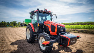Le MR 1000A AgriRobo KVT repose sur la base d'un tracteur du marché, le M 5112. Le MR 1000A AgriRobo KVT repose sur la base d'un tracteur du marché, le M 5112.