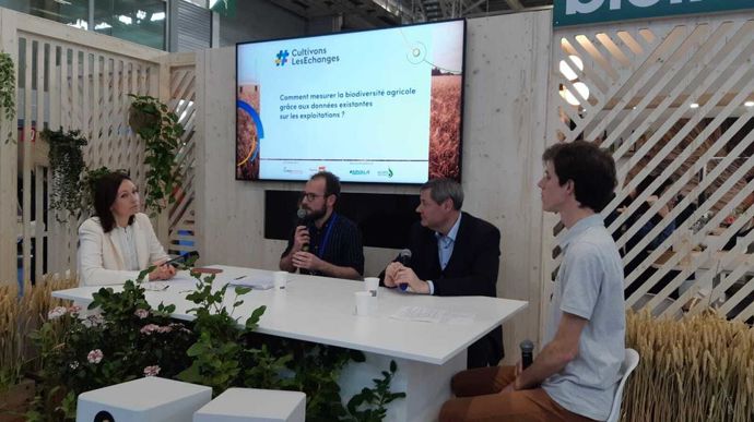 Le projet Apprivoise a été présenté le 1er mars au Sia, en présence, de gauche à droite, d’Alexandre Benoist (Agrosolutions), Philippe Michonneau (Scara), et Xavier Mesmin (Arvalis).