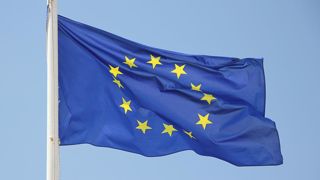 Le texte des parlementaires, adopté à une très large majorité (347 voix pour, 117 contre et 99 abstentions), modifie la proposition initiale de la Commission. Le texte des parlementaires, adopté à une très large majorité (347 voix pour, 117 contre et 99 abstentions), modifie la proposition initiale de la Commission.