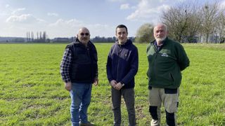 Le projet d'intérêt général permettrait de passer outre les documents d'urbanisme des collectivités et de procéder aux expropriations des terrains de Frédéric Naudier, son fils Ludovic et Jacques Fauvarque (de gauche à droite). Le projet d'intérêt général permettrait de passer outre les documents d'urbanisme des collectivités et de procéder aux expropriations des terrains de Frédéric Naudier, son fils Ludovic et Jacques Fauvarque (de gauche à droite).