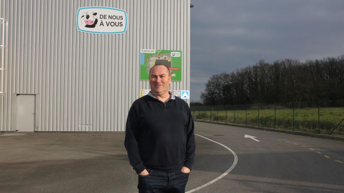 Fabrice Hégron préside la SAS De Nous à Vous. Avec une quinzaine d’éleveurs associés, ils ont construit un outil industriel pour vendre leur lait en direct, sous leur propre marque.
