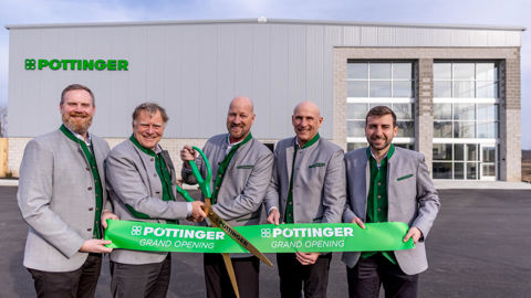 de gauche à droite TC Truesdell, Klaus Pöttinger, co-actionnaire de Pottinger, Andrew Brown, directeur général de Pöttinger US et Canada, Gregor Dietachmayr, porte-parole de la direction, Stefan Amering, directeur commercial et marketing global. de gauche à droite TC Truesdell, Klaus Pöttinger, co-actionnaire de Pottinger, Andrew Brown, directeur général de Pöttinger US et Canada, Gregor Dietachmayr, porte-parole de la direction, Stefan Amering, directeur commercial et marketing global.