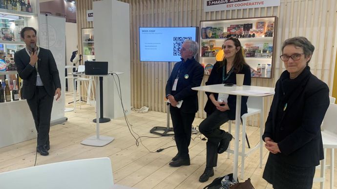 Benjamin Perdreau, directeur compétitivité et transition écologique de LCA, Fatah Bendali, directeur de l'unité Agreenium, Maryline Filippi, professeur d'économie à Bordeaux Sciences Agro, et Cécile Ernst, chargée de coopération scientifique et universitaire chez Agreenium, vendredi 1er mars au Sia.